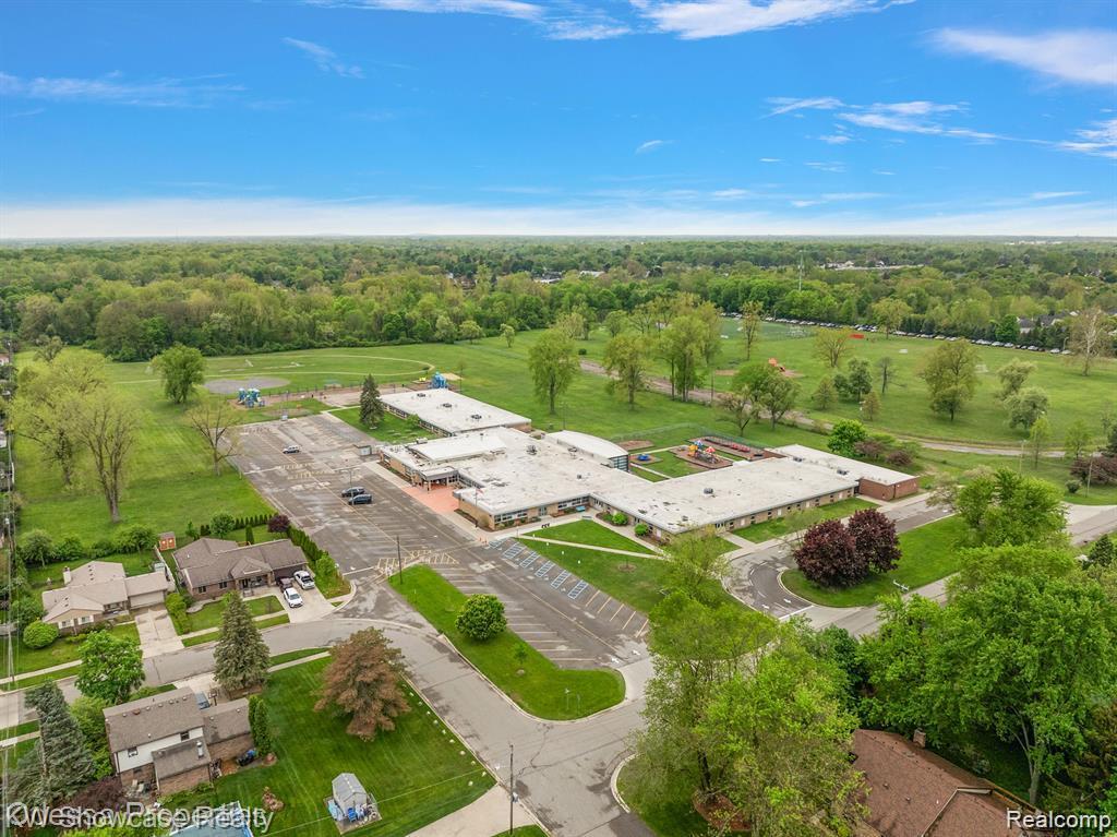 19647 Osmus Street, Livonia city