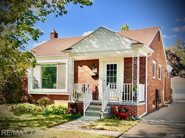 70 Knollwood Boulevard, Clawson city