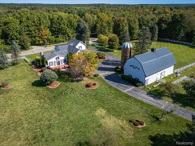 3305 Lakeville Road, Addison township