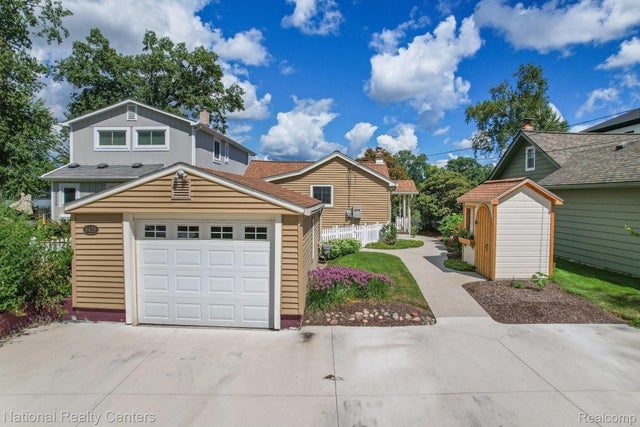 8428 Cascade Street, Commerce charter township