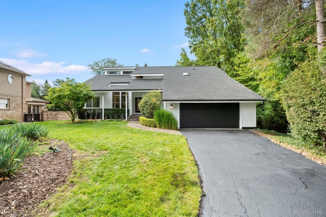 4540 Rolling Pine Court, West Bloomfield charter township