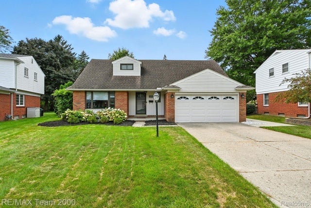 14931 Lakewood Drive, Plymouth city