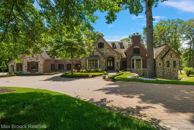 7420 Inner Circle Drive, Bloomfield charter township
