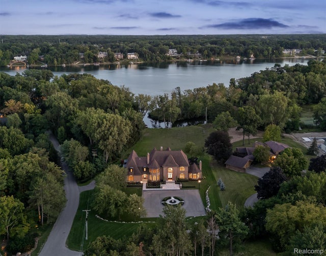 5305 Elmgate Bay Drive, Orchard Lake Village city