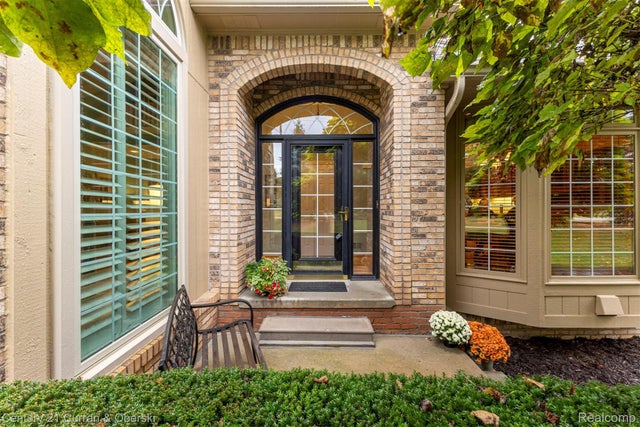 1955 Clearwood Court 665, Shelby charter township