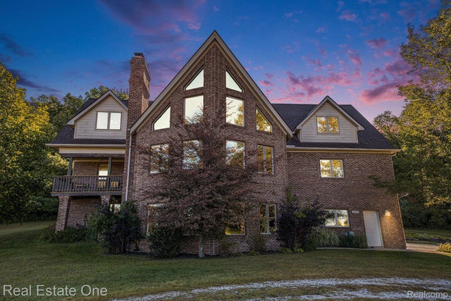 2271 S Stone Barn, Highland charter township