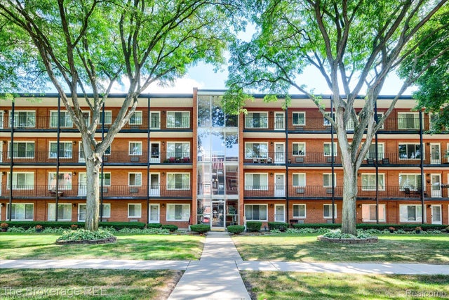 2915 W 13 Mile Road 301, Royal Oak city