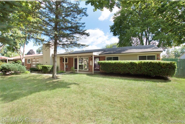 4836 Sundew Street, Commerce charter township