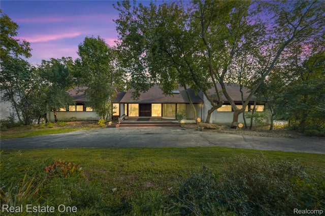 2276 Shore Hill Drive, West Bloomfield charter township