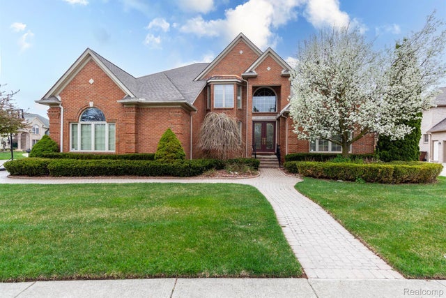 49759 Lakebridge Drive, Shelby charter township