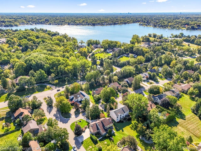 5084 Champlain Circle, West Bloomfield charter township