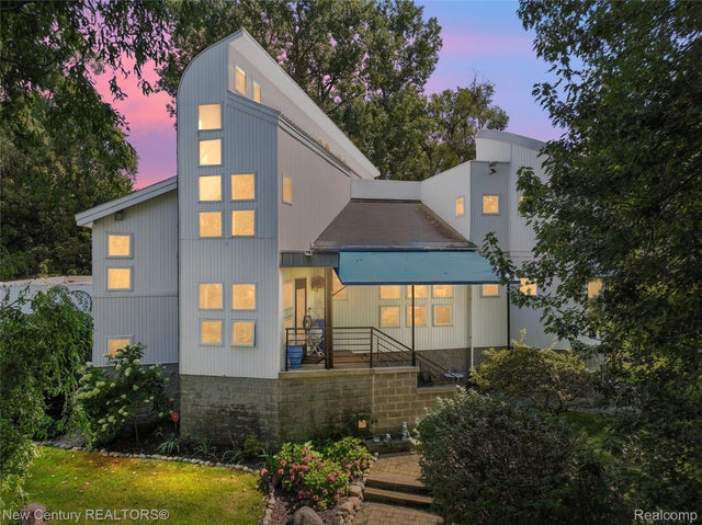 275 Angola Street, Wolverine Lake village