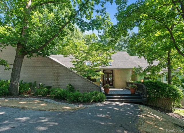 1983 Sherwood Glen, Bloomfield Hills city