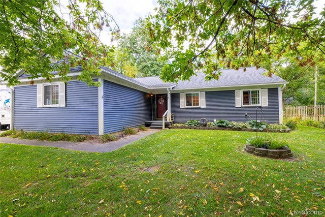 5150 Carroll Lake Road, Commerce charter township