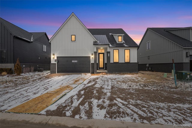 39 South Trail Court, Troy city