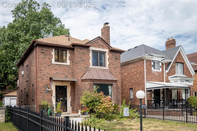 18019 Santa Barbara Drive, Detroit city