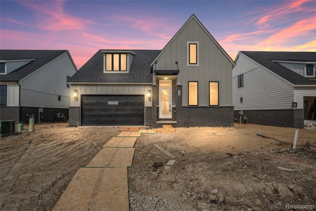 53 South Trail Court, Troy city