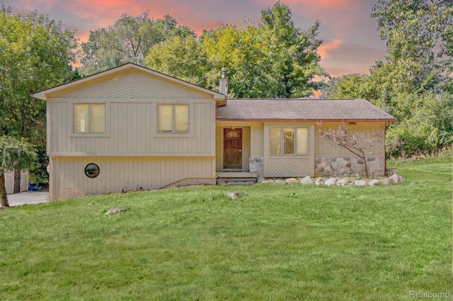 26583 Holly Hill Drive, Farmington city