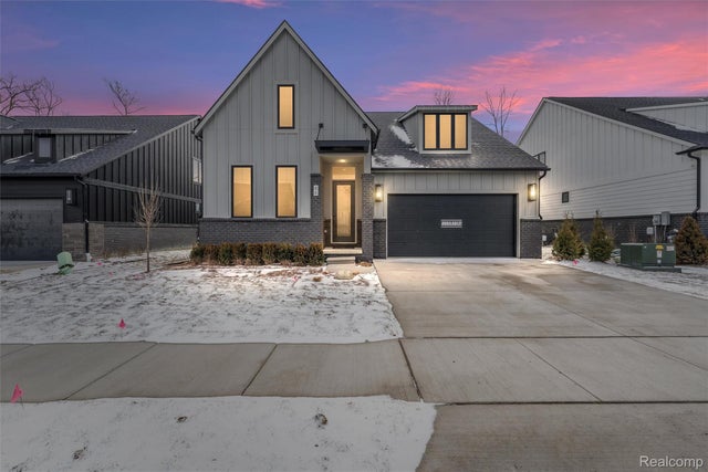 66 South Trail Court, Troy city