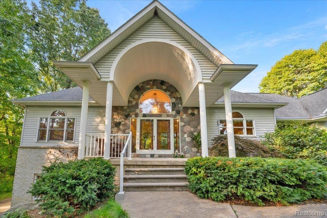 8808 Big Lake Road, Springfield charter township
