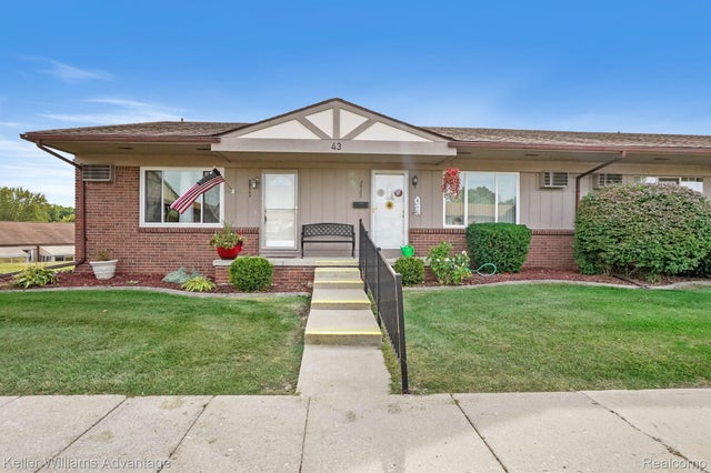 25364 Potomac Drive 1, South Lyon city