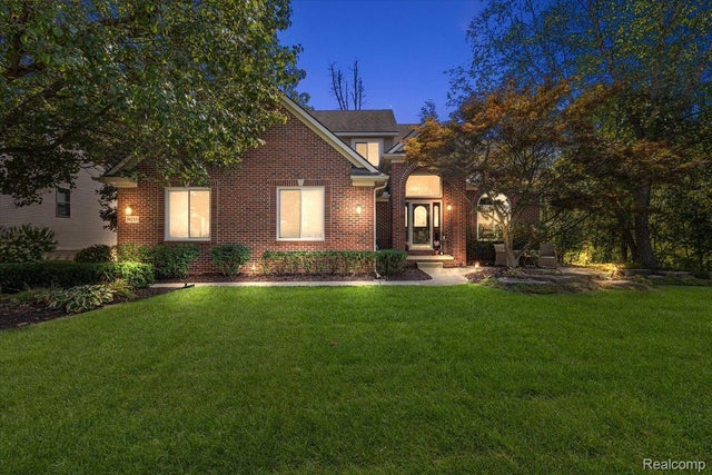 59213 Carriage Lane, Lyon charter township