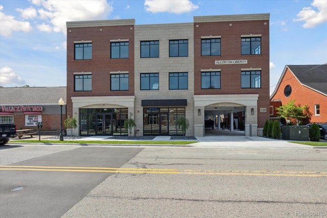 120 Liberty 203, Milford village