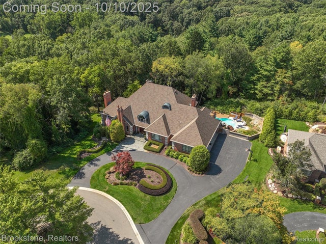 1494 Highpoint, Oakland charter township