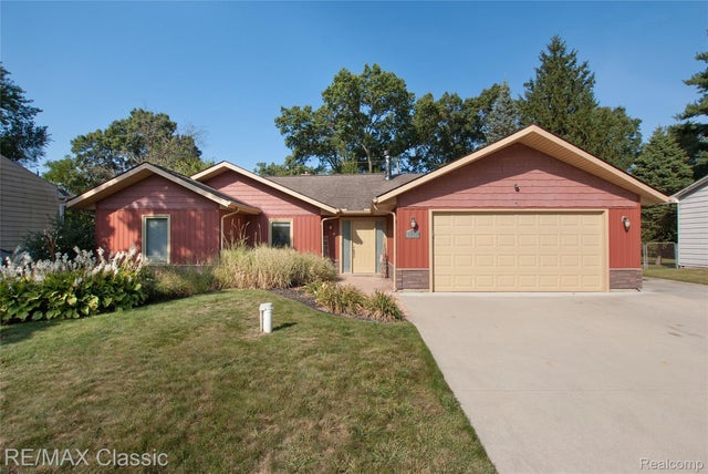 3312 Greenlawn Avenue, Commerce charter township