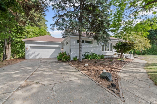 2665 Middlebelt Road, West Bloomfield charter township