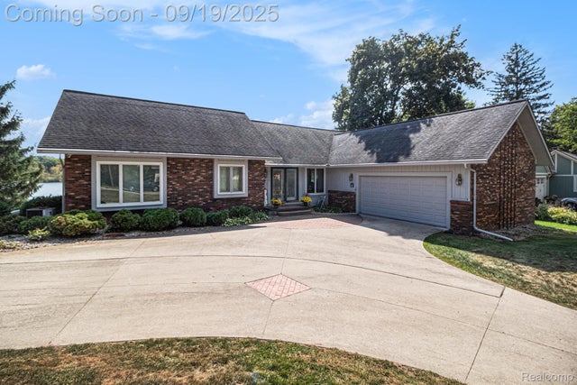 2751 Lakeridge, Wixom city