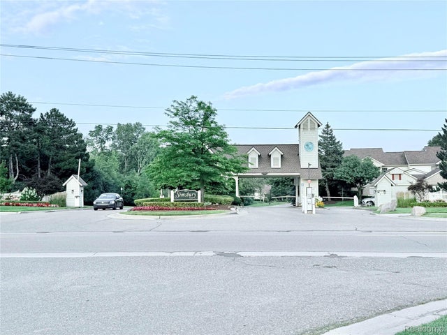 7288 Simsbury Dr. Drive 24, West Bloomfield charter township