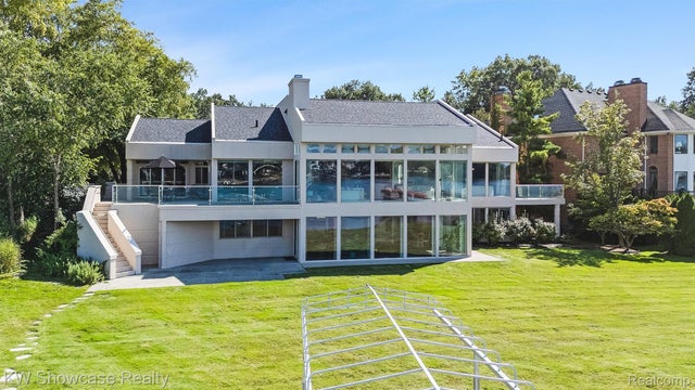 8559 Pine Cove Drive, Commerce charter township