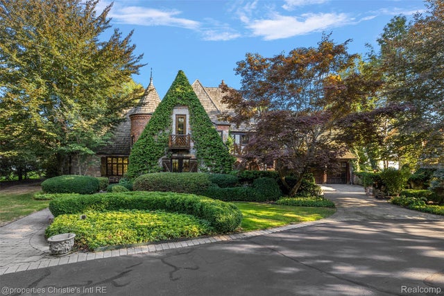 49016 Pointe Lakeview Drive, Chesterfield township