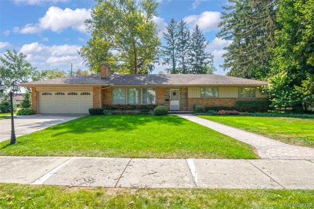 31607 Auburn Drive, Beverly Hills village