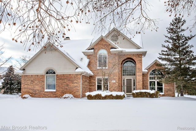 6817 Woodcrest Drive, Troy city