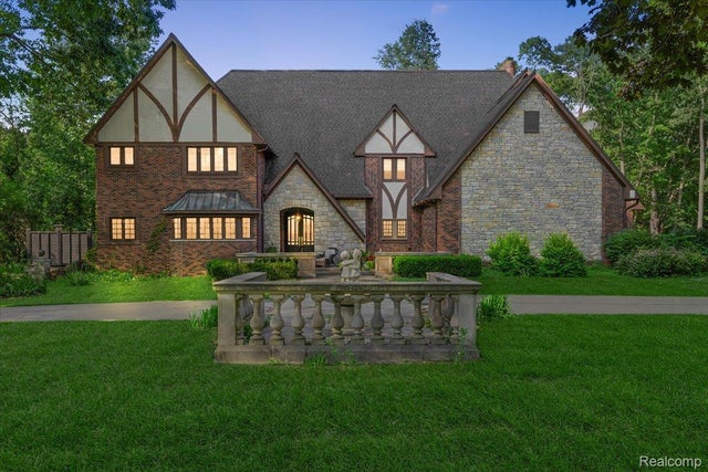 1600 Mill Race, Rochester Hills city