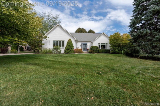 2239 Regency Hills Drive, Shelby charter township