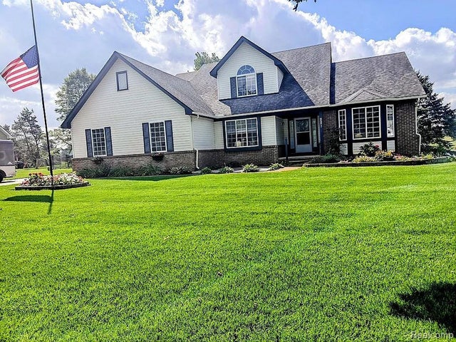 221 Maplewood Drive, Brandon charter township