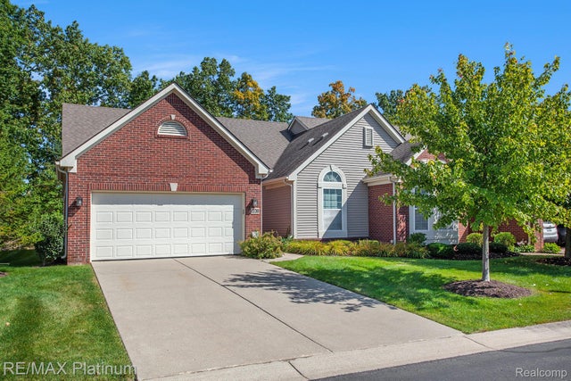 1338 Andover Circle, Commerce charter township