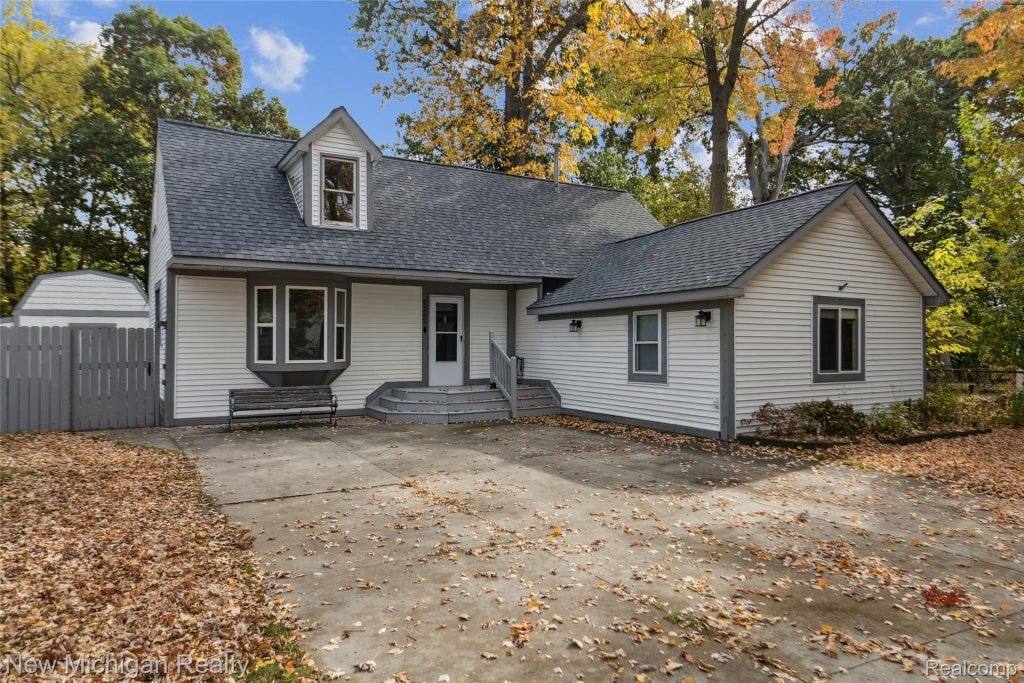 2262 Overridge Avenue, Waterford charter township