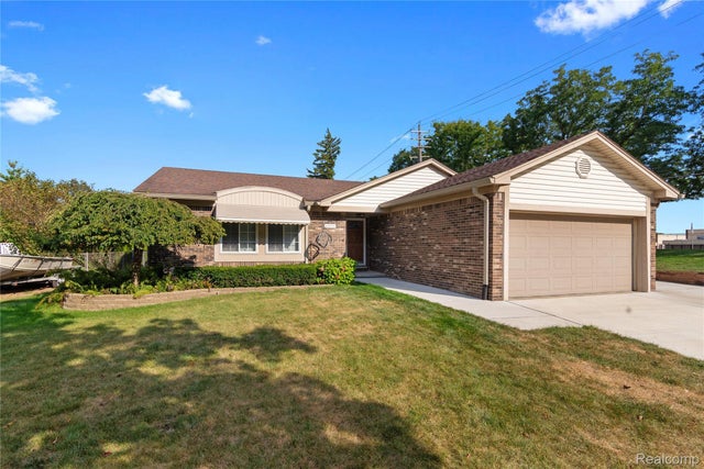 13975 Riverside Court, Livonia city