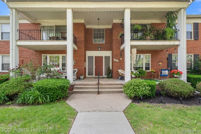 27557 W Echo Valley 153, Farmington Hills city