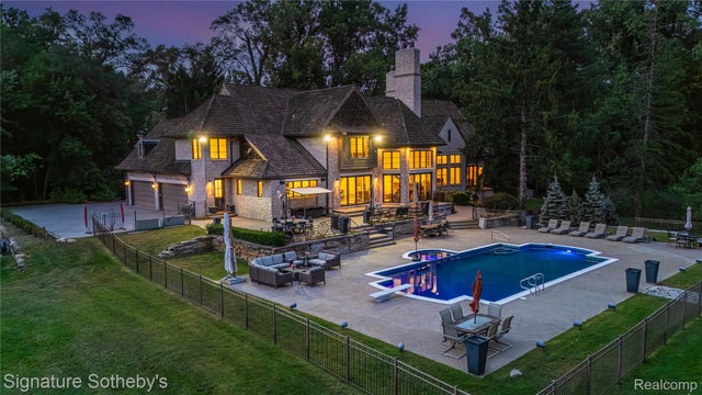 26377 Willowgreen Drive, Franklin village