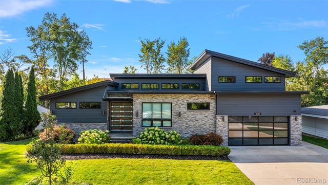 16281 Buckingham Avenue, Beverly Hills village