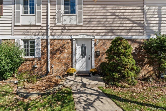 935 Kirts Boulevard, Troy city
