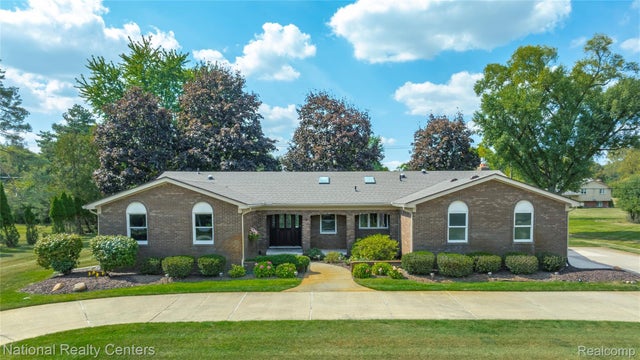 26131 Pleasant Valley Road, Farmington Hills city