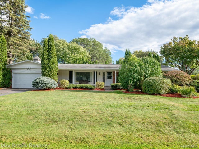 6769 Heather Heath, West Bloomfield charter township