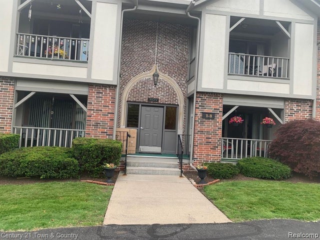 42160 Woodward Avenue 8, Bloomfield charter township