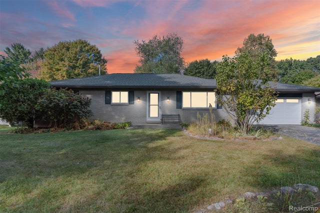 1636 Petrolia Drive, West Bloomfield charter township